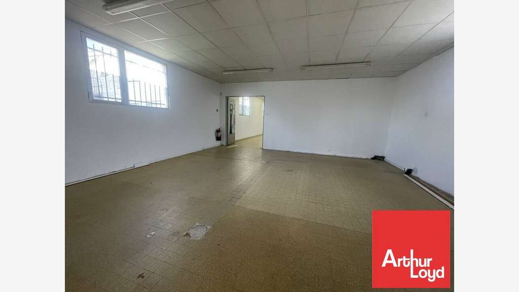 Entrepôt 92m² à louer à l'Est de Poitiers