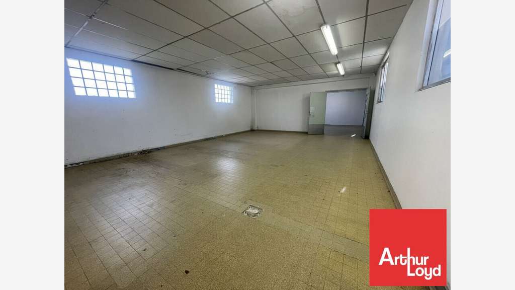 Entrepôt 92m² à louer à l'Est de Poitiers