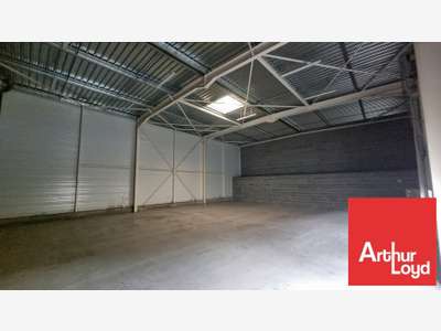 Entrepôts de 285m² à louer en zc Sud Poitiers