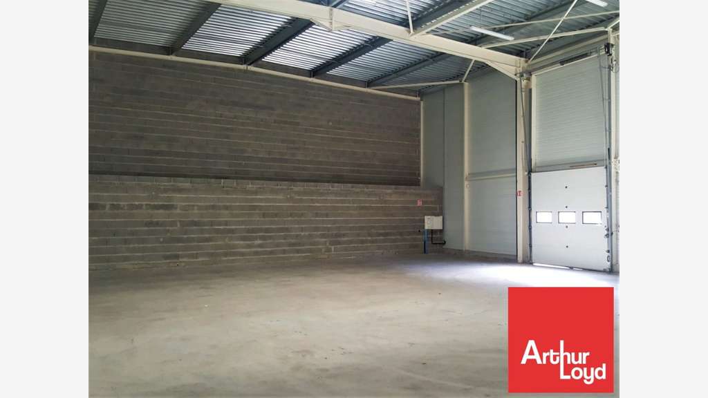 Entrepôts de 285m² à louer en zc Sud Poitiers