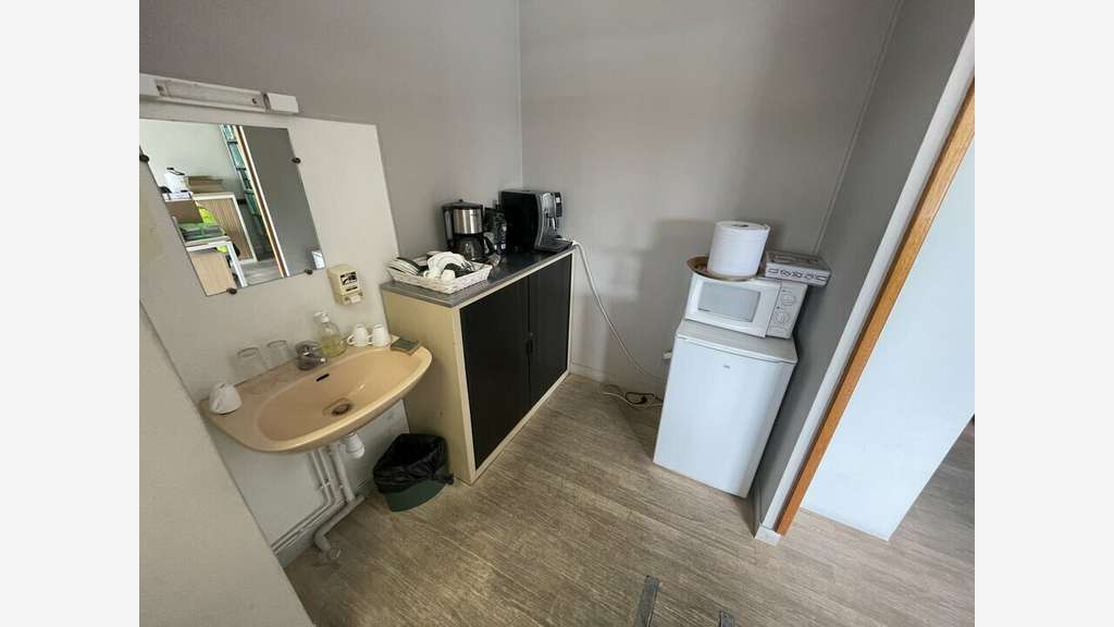 Local d'activité 958m² à louer Poitiers République