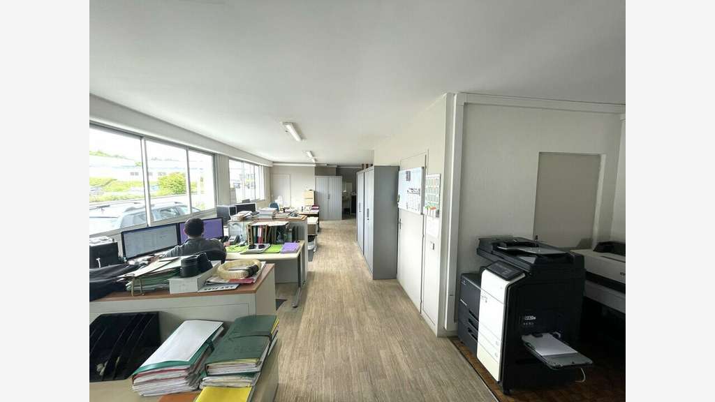Local d'activité 958m² à louer Poitiers République