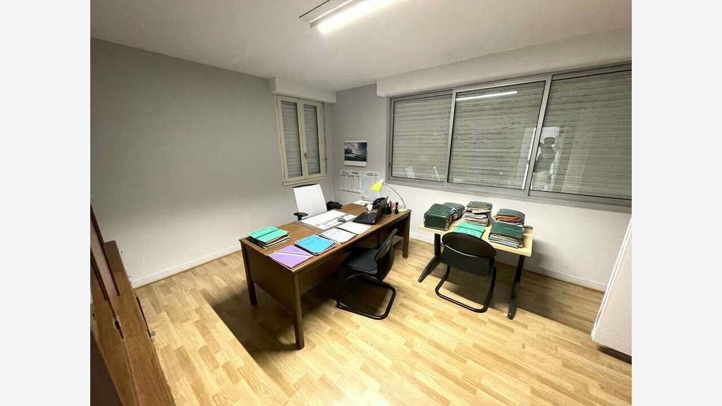 Local d'activité 958m² à louer Poitiers République