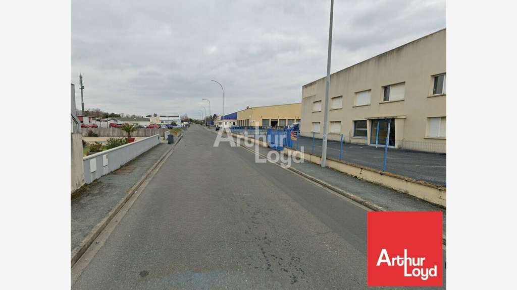 POITIERS - ENTREPOT à louer