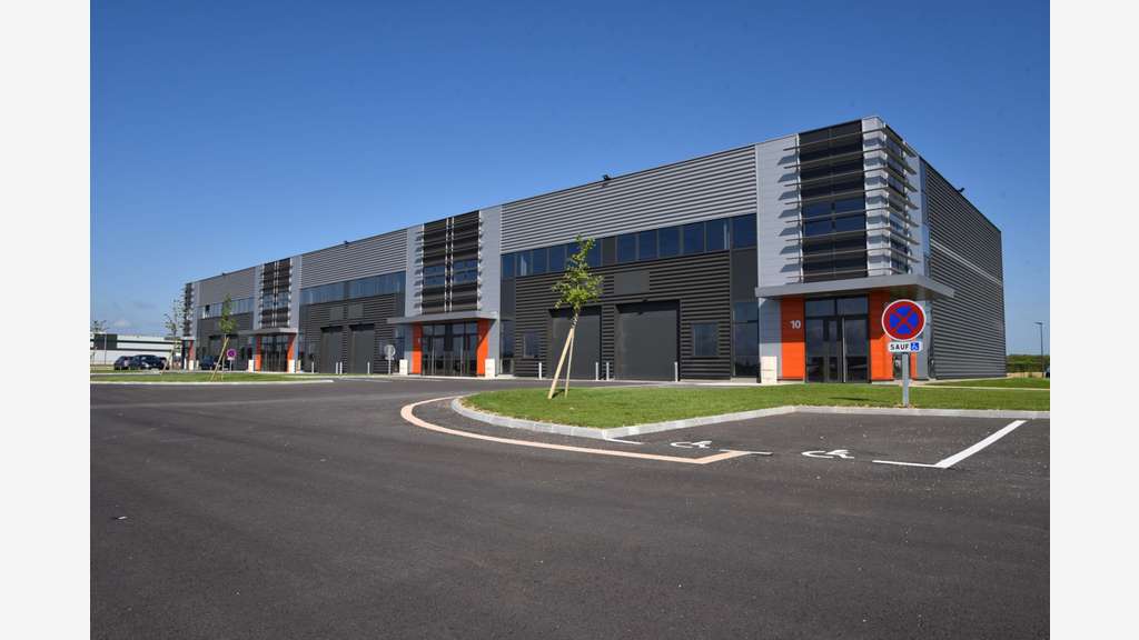 À louer – Locaux d'Activités de 120 à 400 m² à Poi