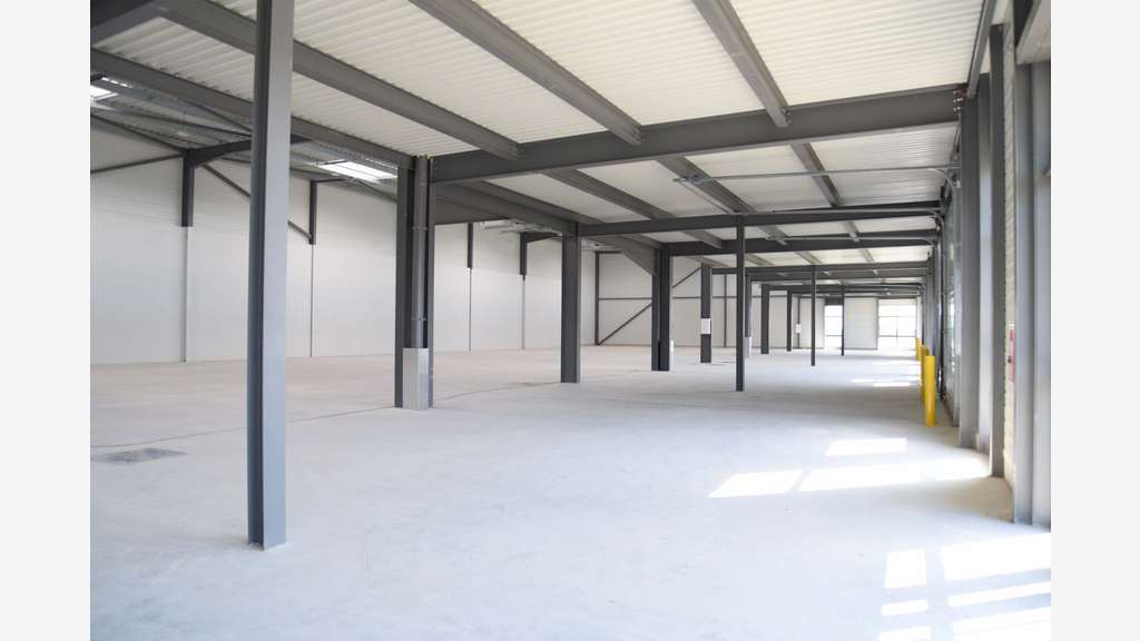 À louer – Locaux d'Activités de 120 à 400 m² à Poi