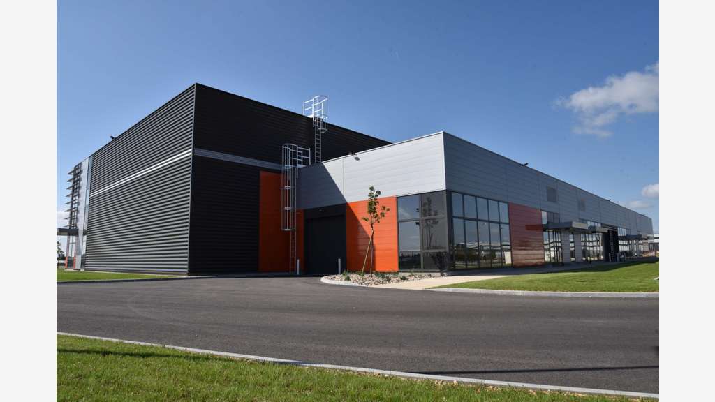 À louer – Locaux d'Activités de 120 à 400 m² à Poi
