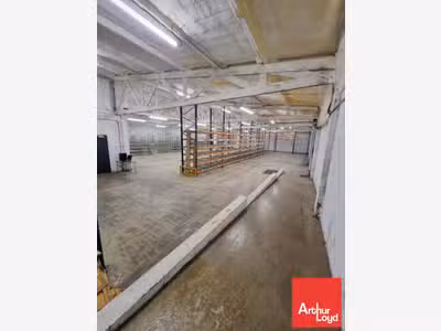 Entrepôt de 386m² à louer empl strat à Poitiers