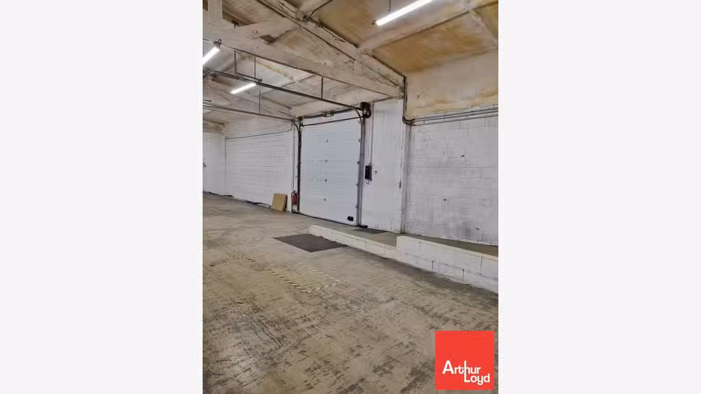 Entrepôt de 386m² à louer empl strat à Poitiers