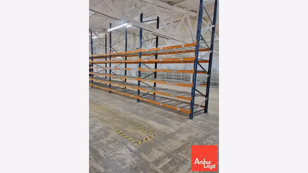 Entrepôt de 386m² à louer empl strat à Poitiers