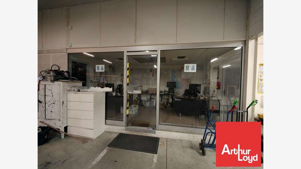 Entrepôt messagerie 400m² à louer agglo Poitiers