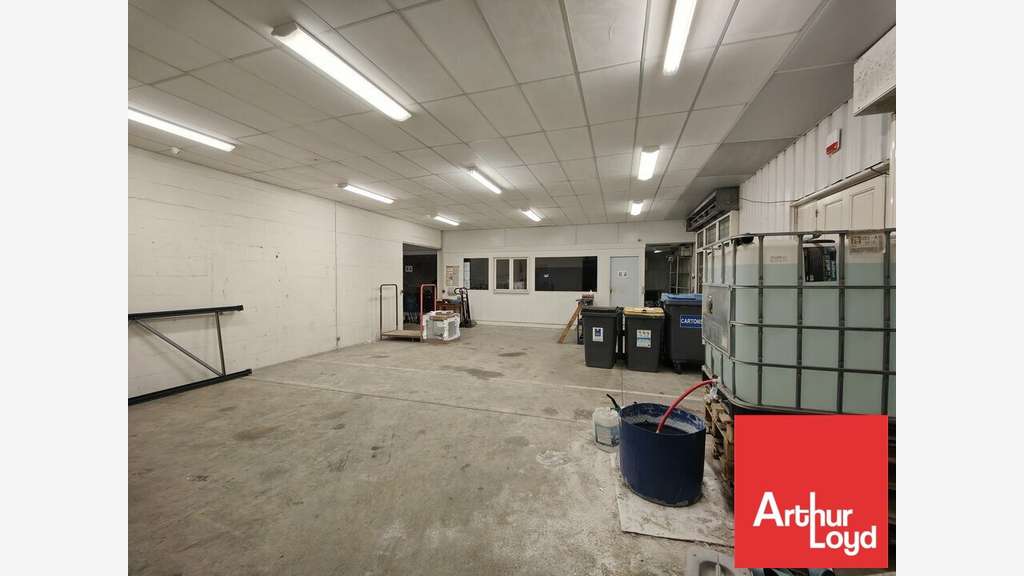 Entrepôt messagerie 400m² à louer agglo Poitiers