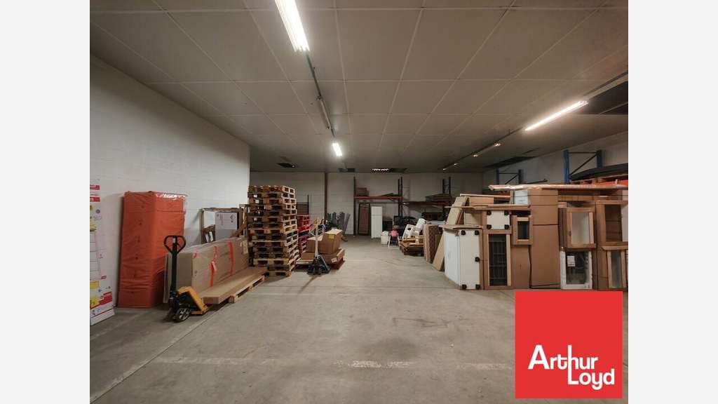 Entrepôt messagerie 400m² à louer agglo Poitiers