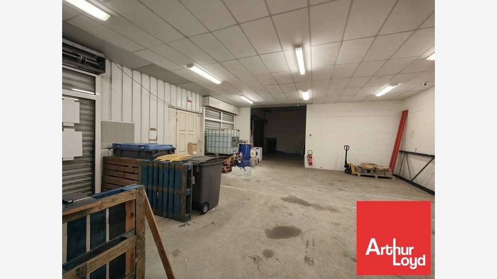 Entrepôt messagerie 400m² à louer agglo Poitiers