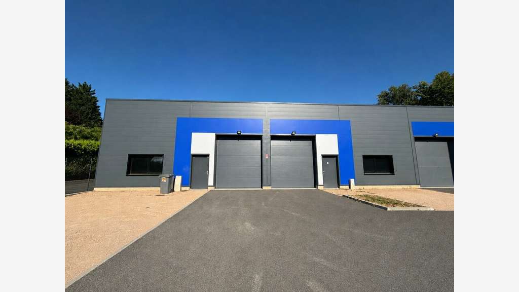 Locaux 295m² à louer à Pommiers
