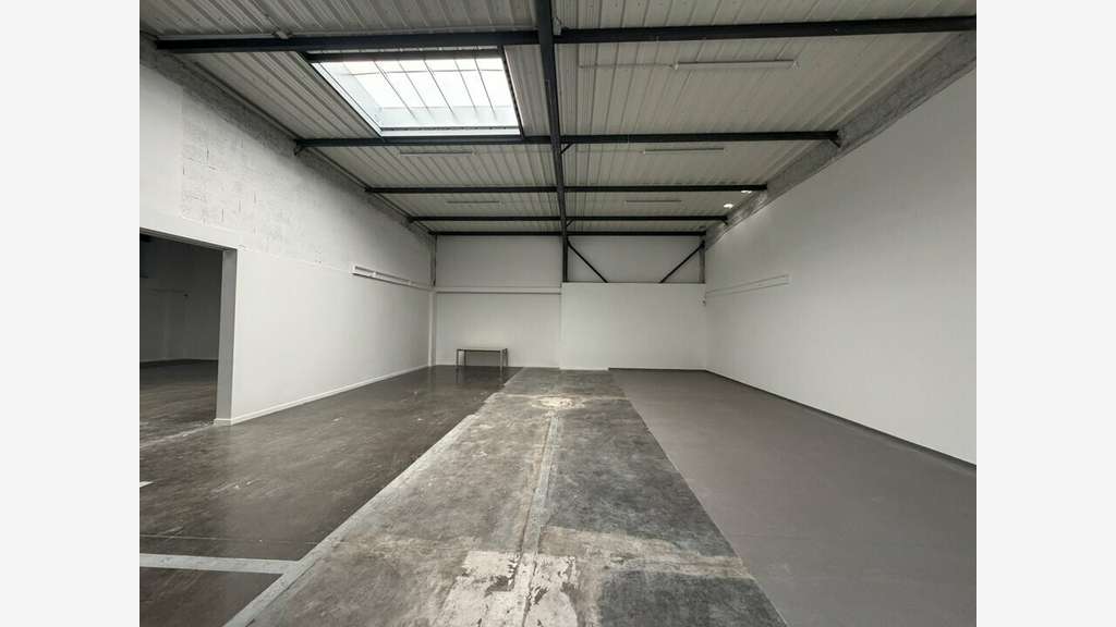 Locaux 295m² à louer à Pommiers