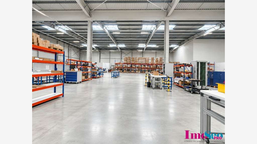 Entrepôt bureaux de 3003m² à louer à Pompignac