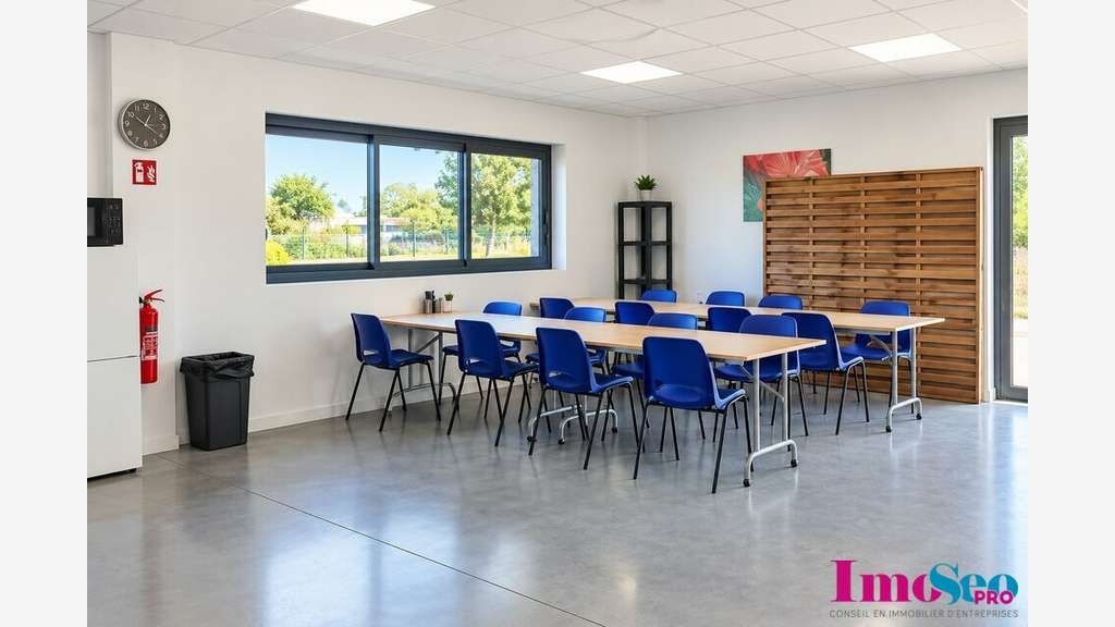 Entrepôt bureaux de 3003m² à louer à Pompignac