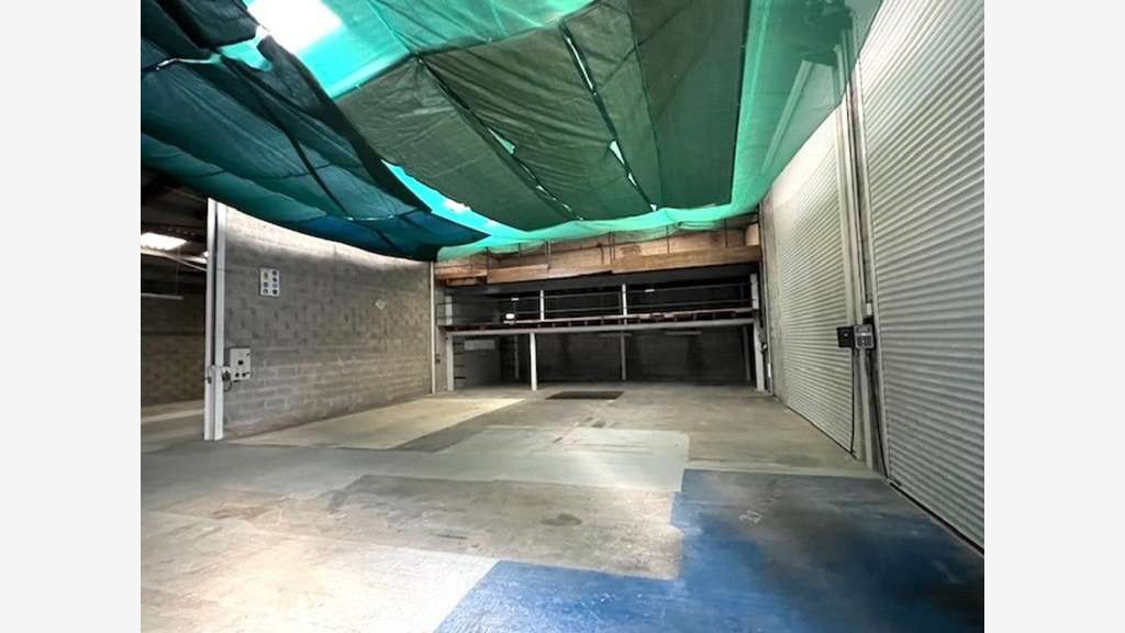 A louer bâtiment 360m² à Pons