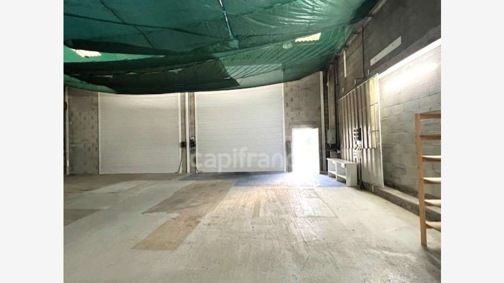 A louer bâtiment 360m² à Pons