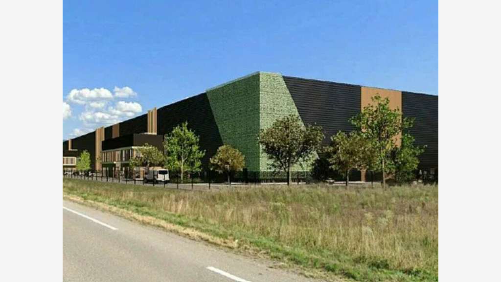 A louer entrepôt 17000m²  empl strat Pont-d'Ain