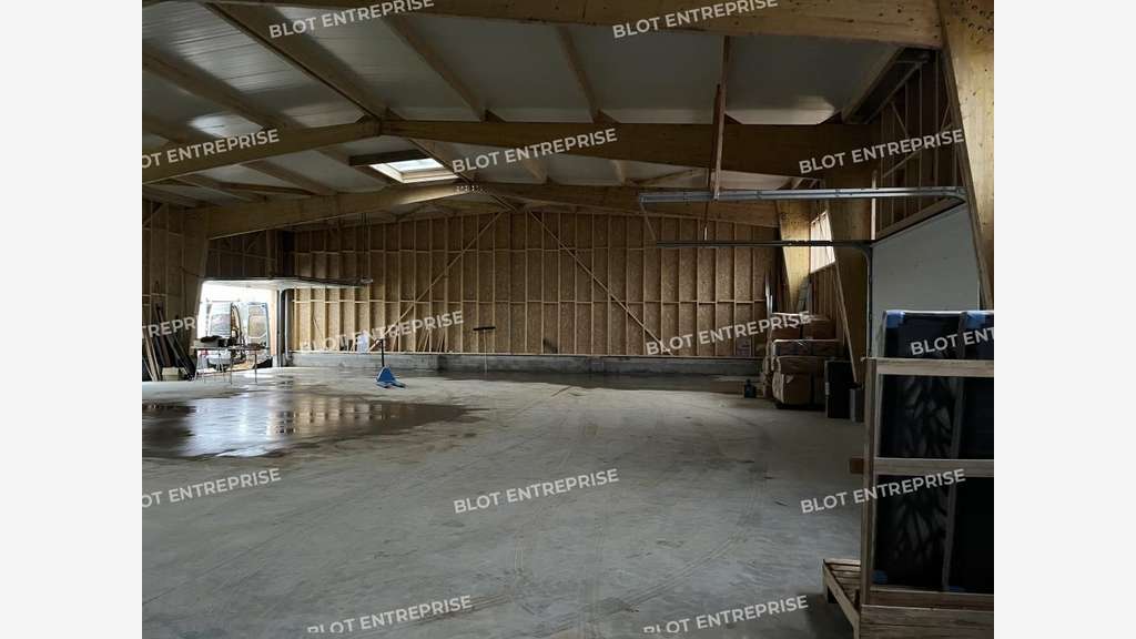 A louer locaux 285m² zone Cleun Nizon à Pont-Aven