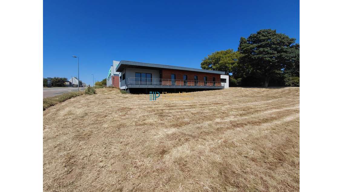 A louer local d'activité 867m² en ZI à Pont-l'Abbé