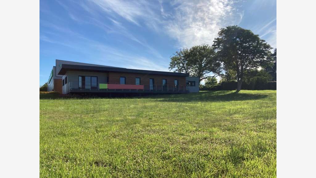 A louer locaux d'activité 900m² à Pont-l'Abbé