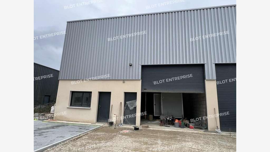 A louer 3 cellules d'activités 150m² à Pont-Péan