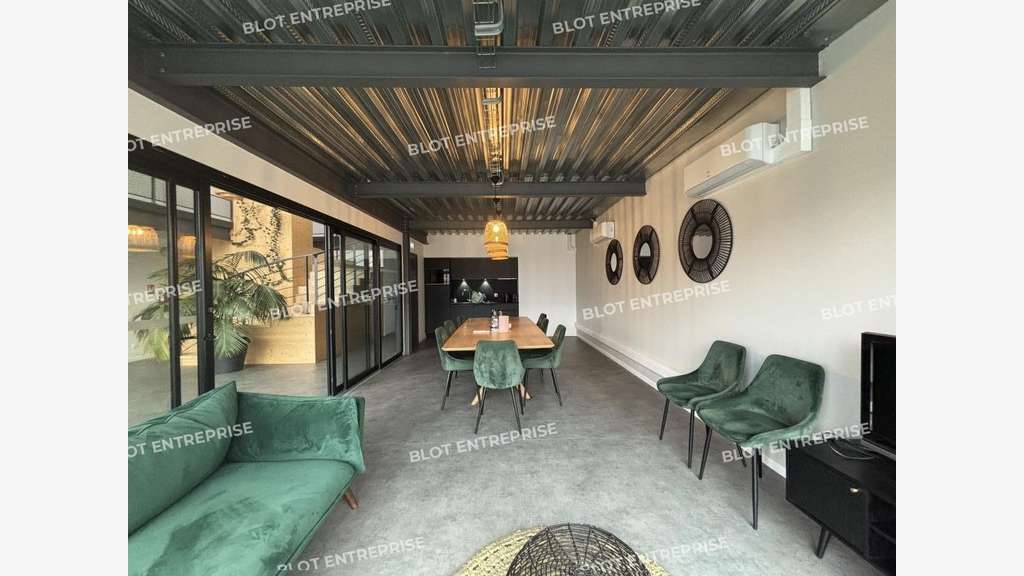 À LOUER - LOCAUX D'ACTIVITÉS - 282 M² - PONT SA