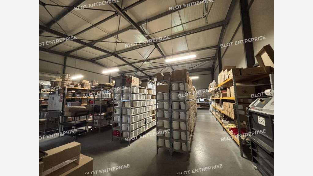 À LOUER - LOCAUX D'ACTIVITÉS - 282 M² - PONT SA