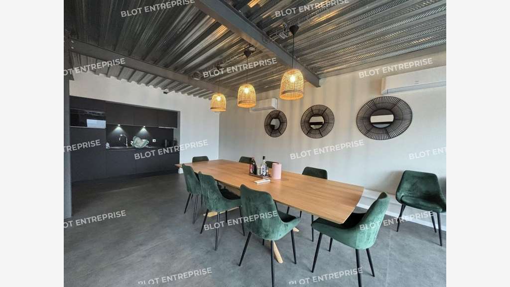 À LOUER - LOCAUX D'ACTIVITÉS - 282 M² - PONT SA