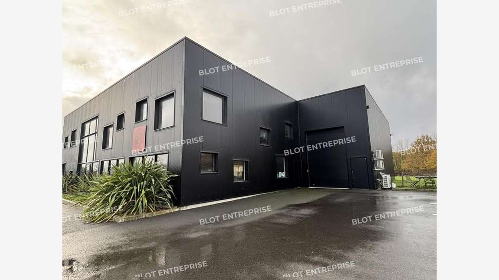 À LOUER - LOCAUX D'ACTIVITÉS - 282 M² - PONT SA