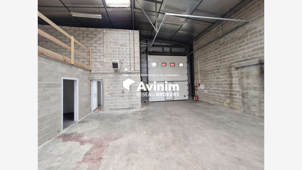 A louer local 368m² à Pontault-Combault N104/A4