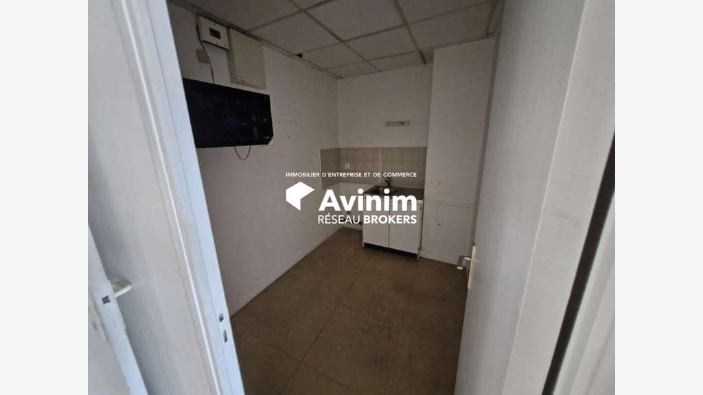 A louer local 368m² à Pontault-Combault N104/A4