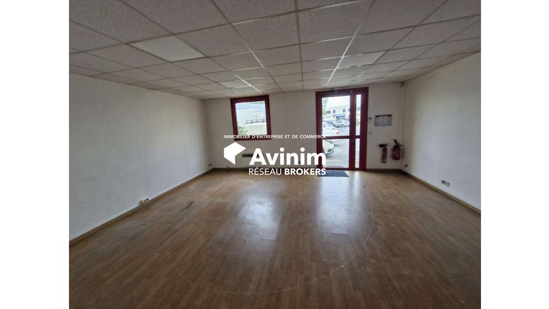 A louer local 368m² à Pontault-Combault N104/A4