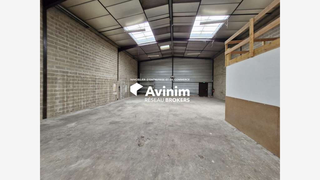 A louer local 368m² à Pontault-Combault N104/A4