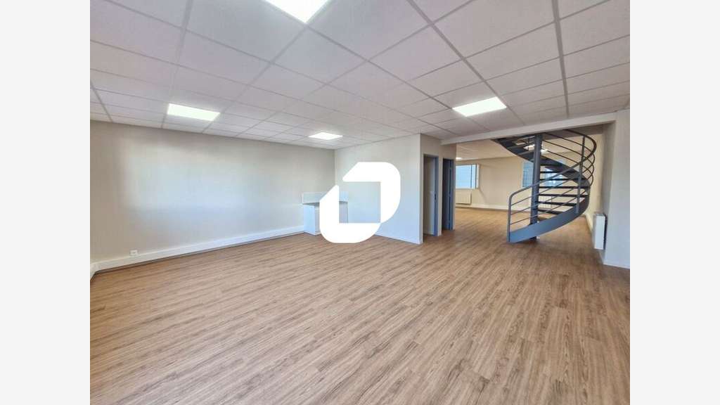 A louer Local d'activité 389m² Pontault combault