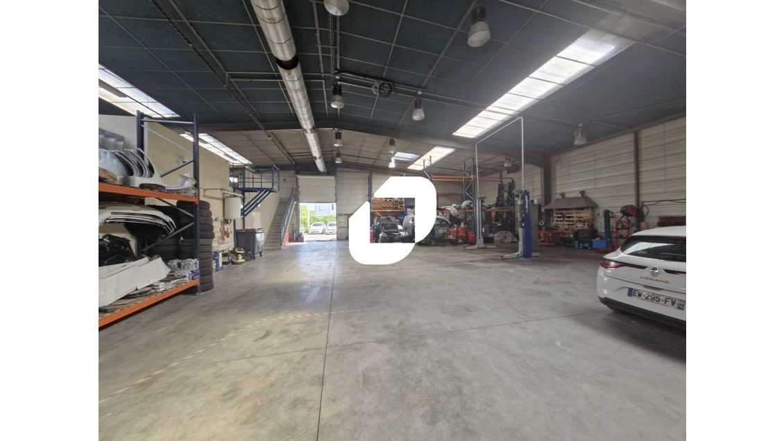 A louer Local d'activité 1085m² Pontcarre