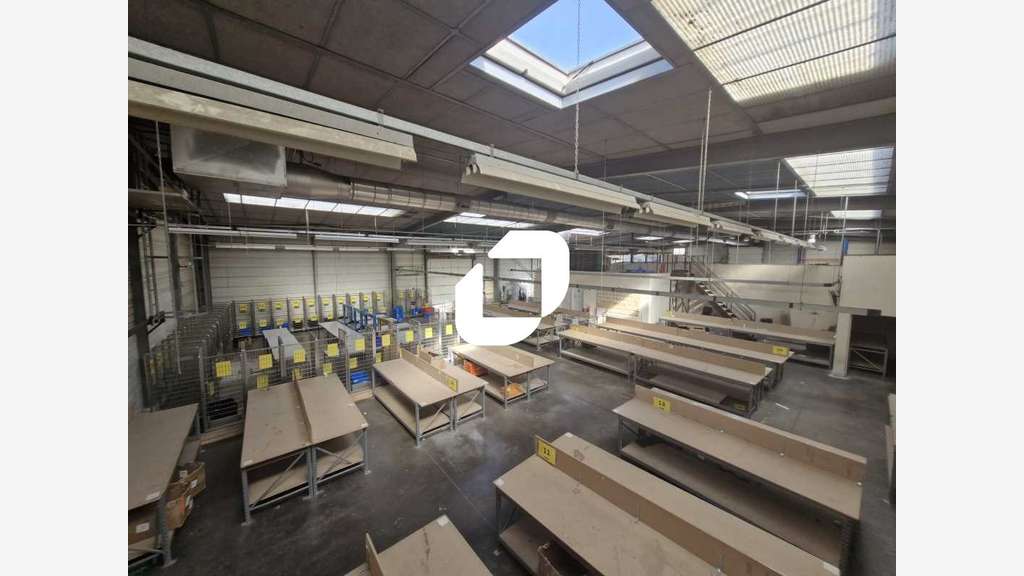 A louer Local d'activité 1085m² Pontcarre