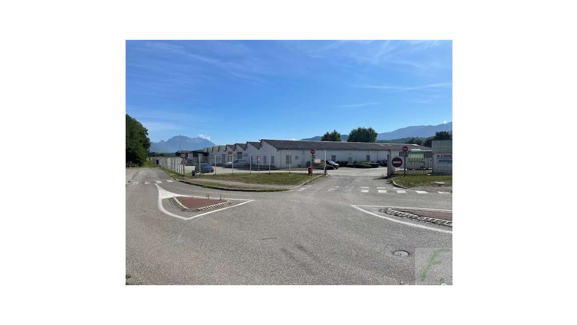 A louer local d'activité 408m² à Pontcharra A41