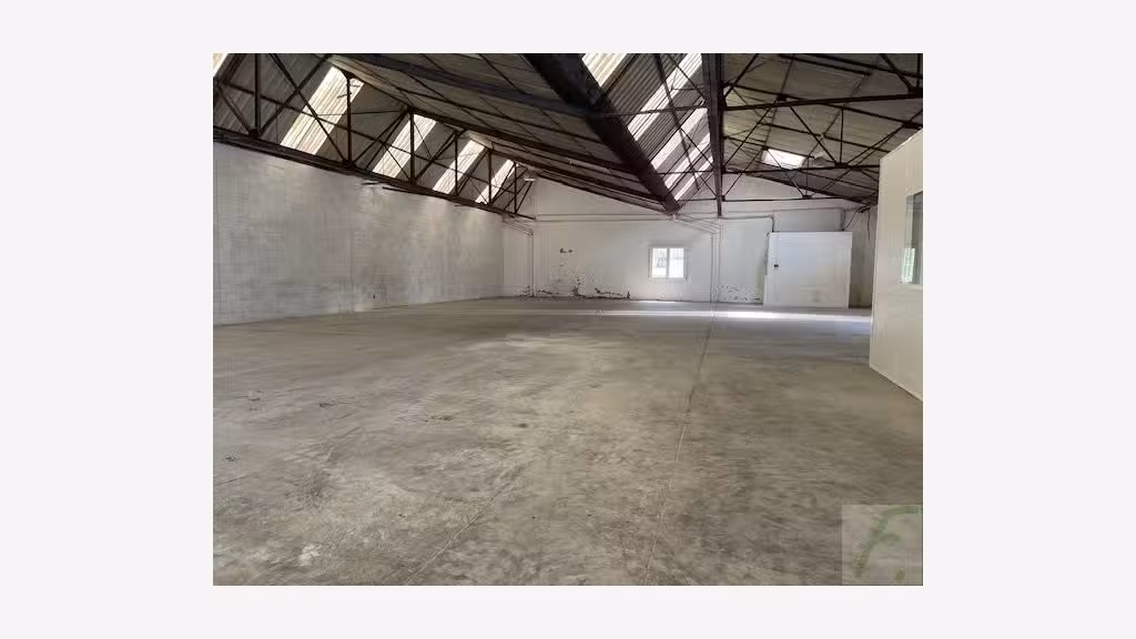A louer local d'activité de 1 475m² à Pontcharra