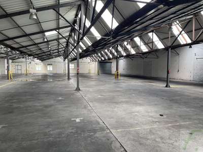 À louer  Local d'activité de 2 005 m² dans parc i
