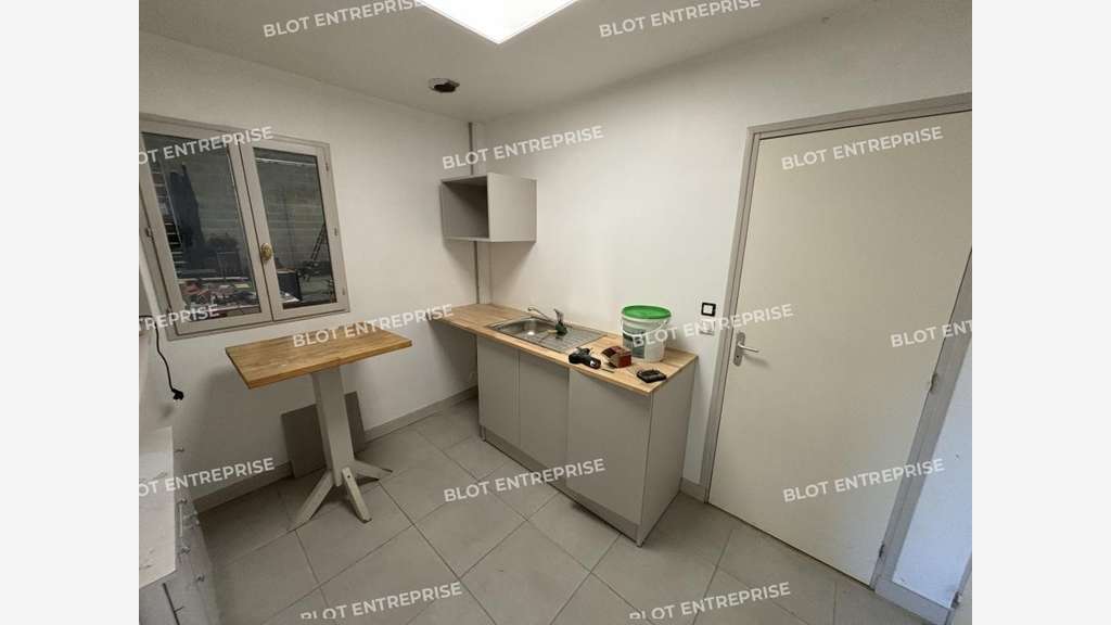 A louer locaux d'activités 300m² à Pontchâteau