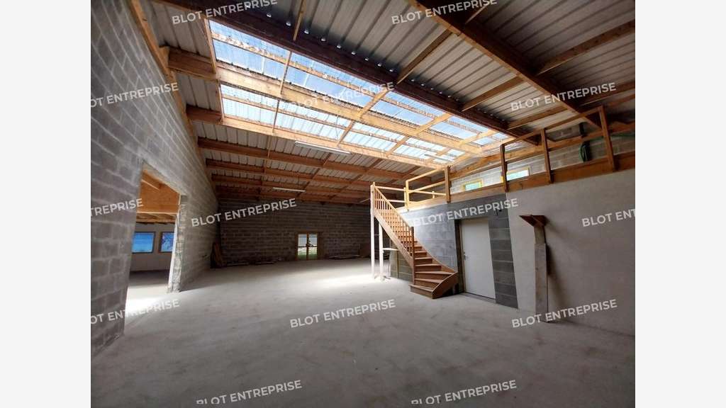 A louer locaux d'activités 300m² à Pontchâteau