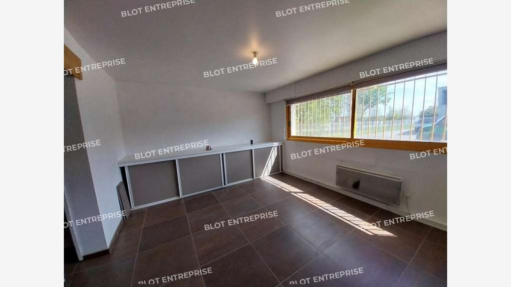 A louer locaux d'activités 300m² à Pontchâteau