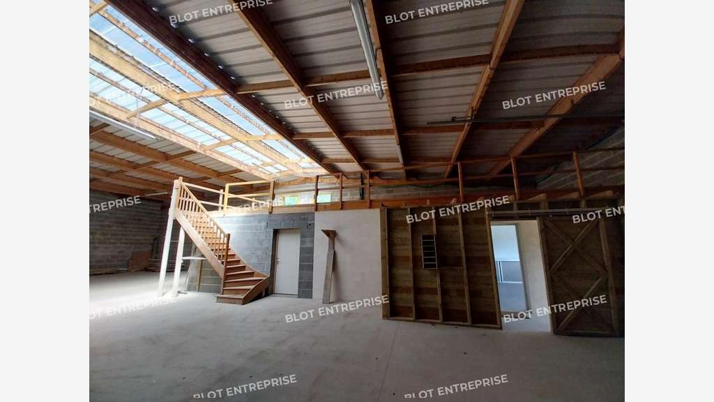 A louer locaux d'activités 300m² à Pontchâteau