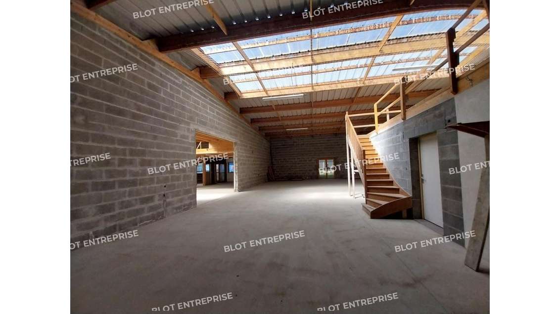 A louer locaux d'activités 300m² à Pontchâteau