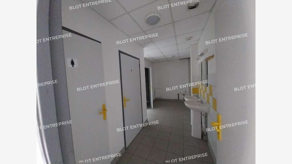 A louer local d'activités 326m² à Pontivy D768