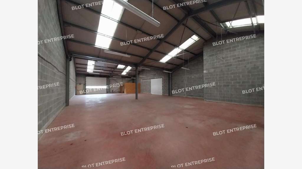 A louer local d'activités 326m² à Pontivy D768